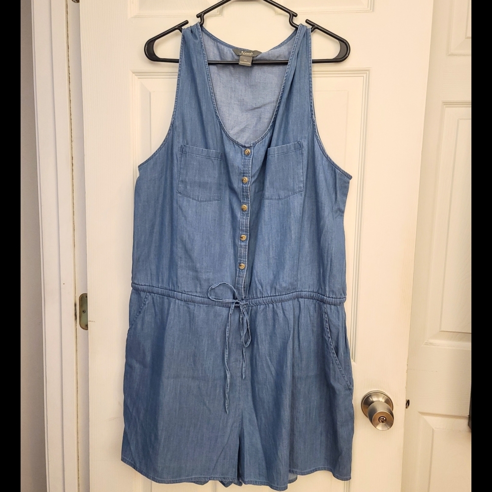 Sleevless soft Jean material jumper